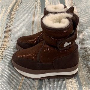 Toddler brown glitter/suede fur lined snow boots